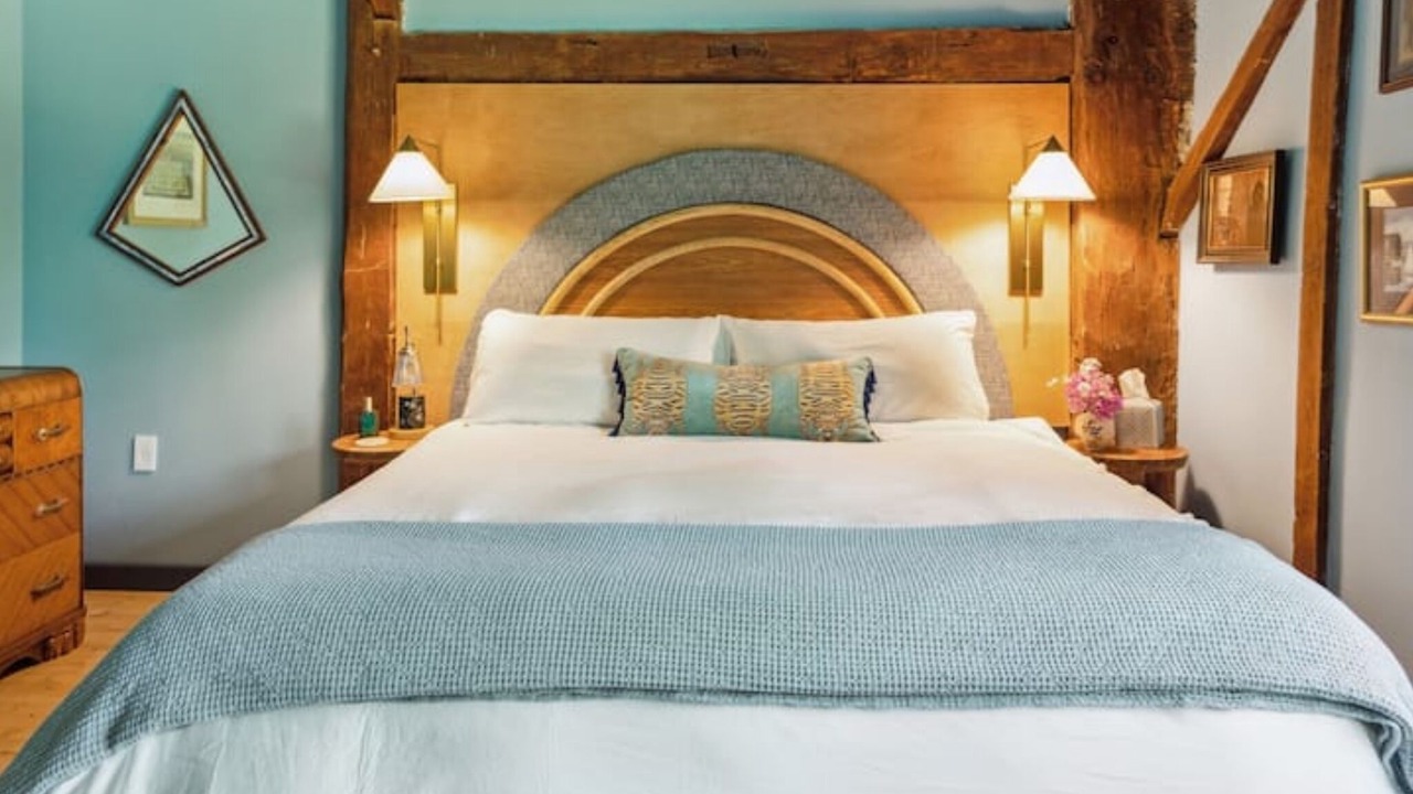 Photo of Bedroom in Hollowville