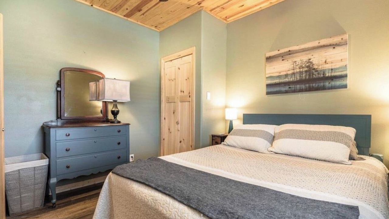 Photo of Bedroom in Underwood
