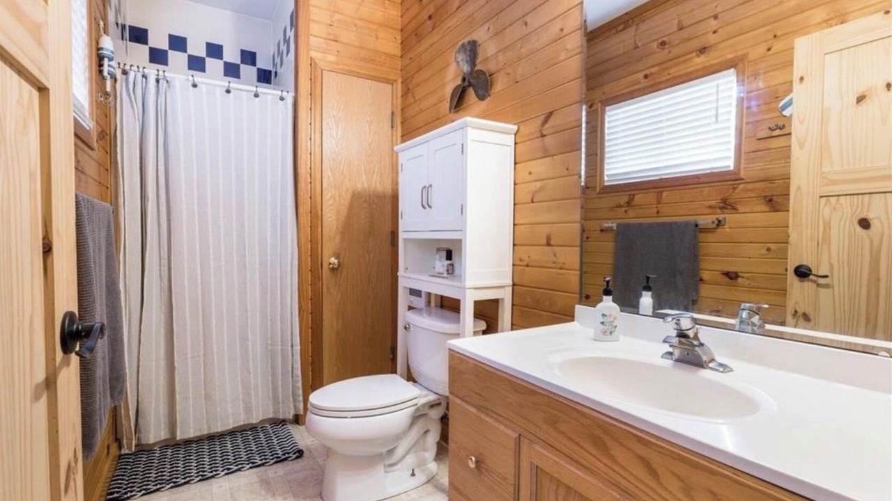 Photo of Bathroom in Underwood