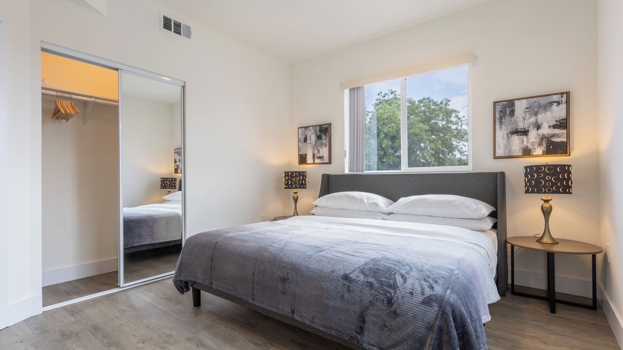 Photo of Bedroom in Pico-Union