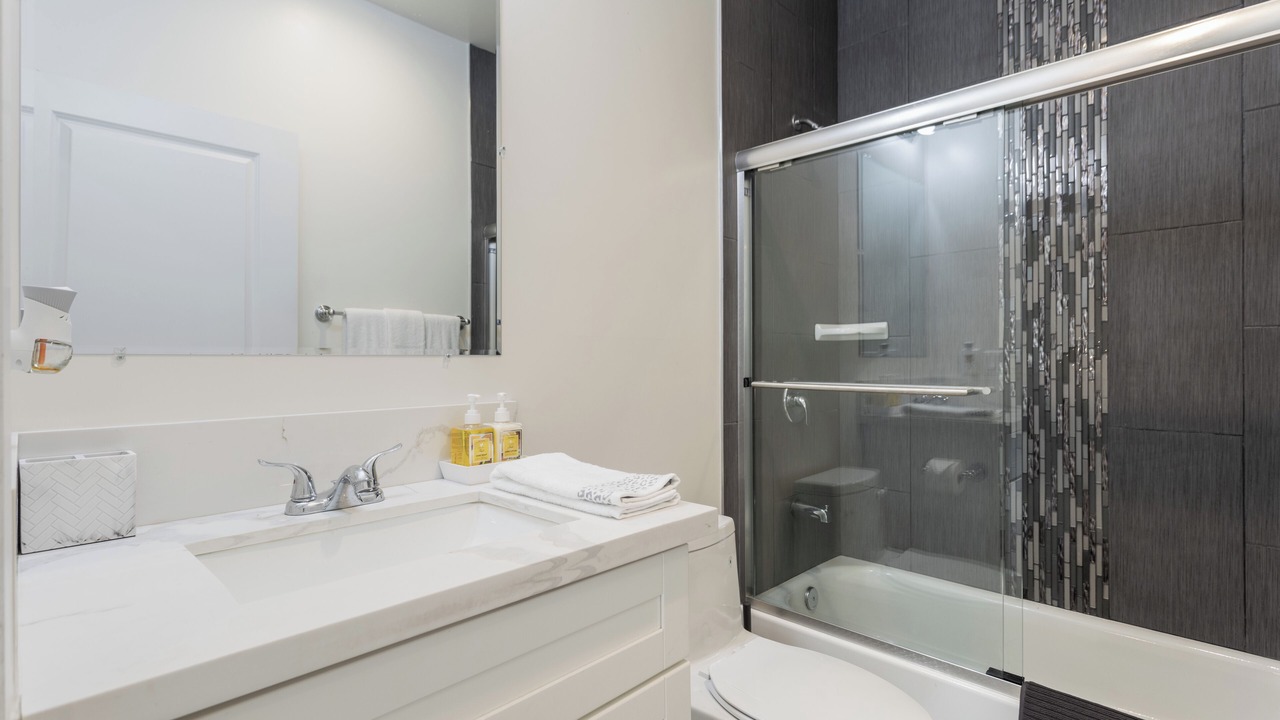Photo of Bathroom in Pico-Union