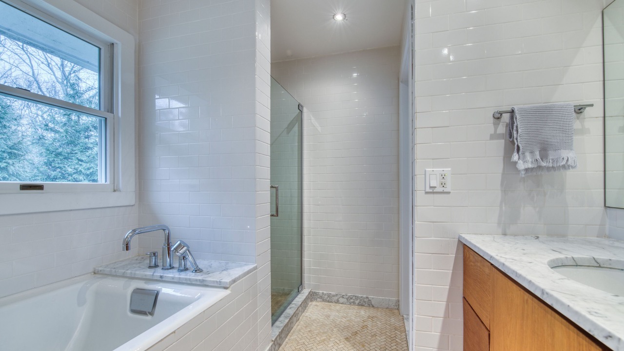 Photo of Bathroom in Barnes Landing