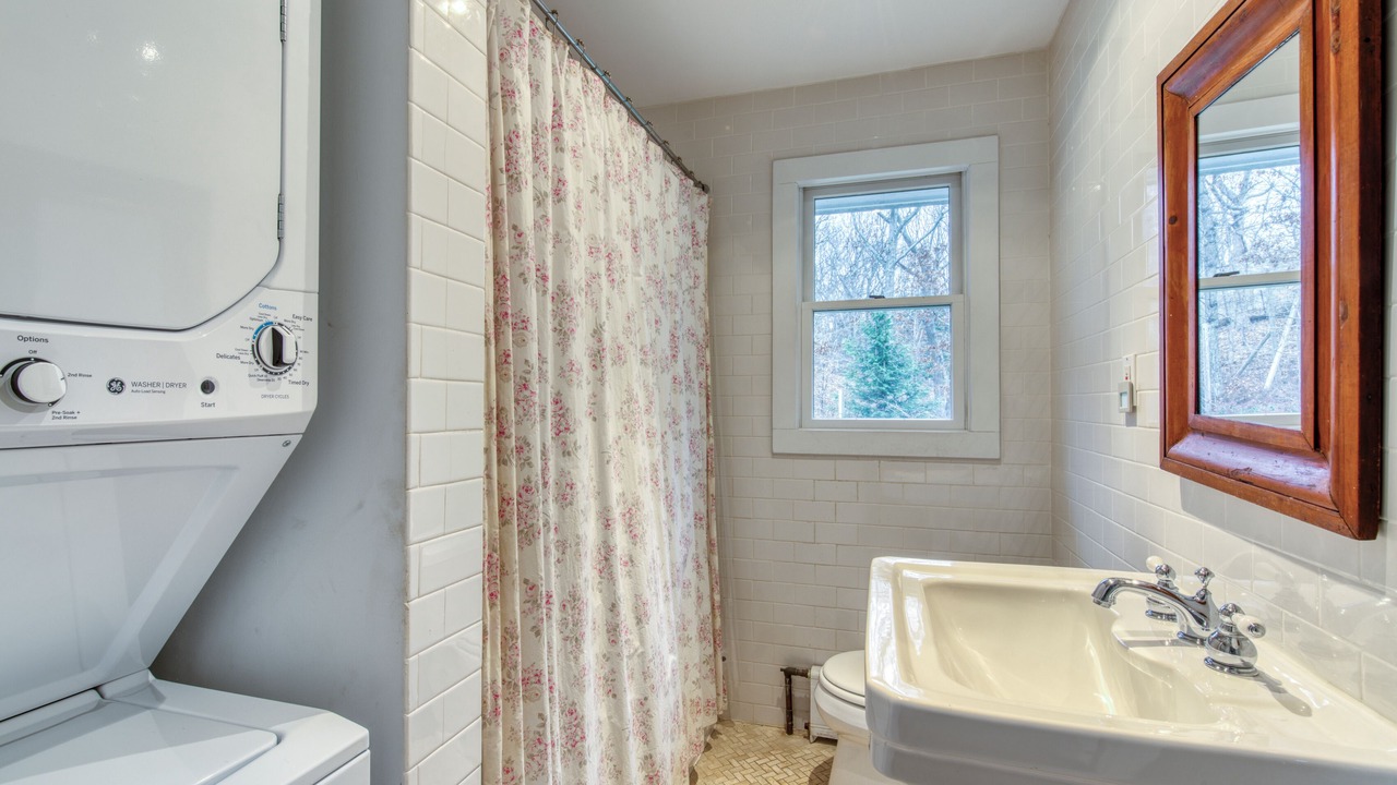 Photo of Bathroom in Barnes Landing