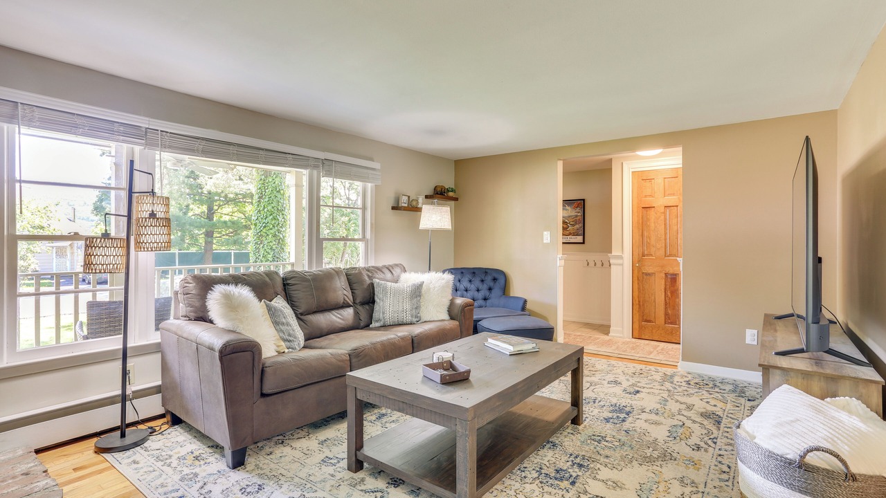 Photo of Livingroom in Highland Falls