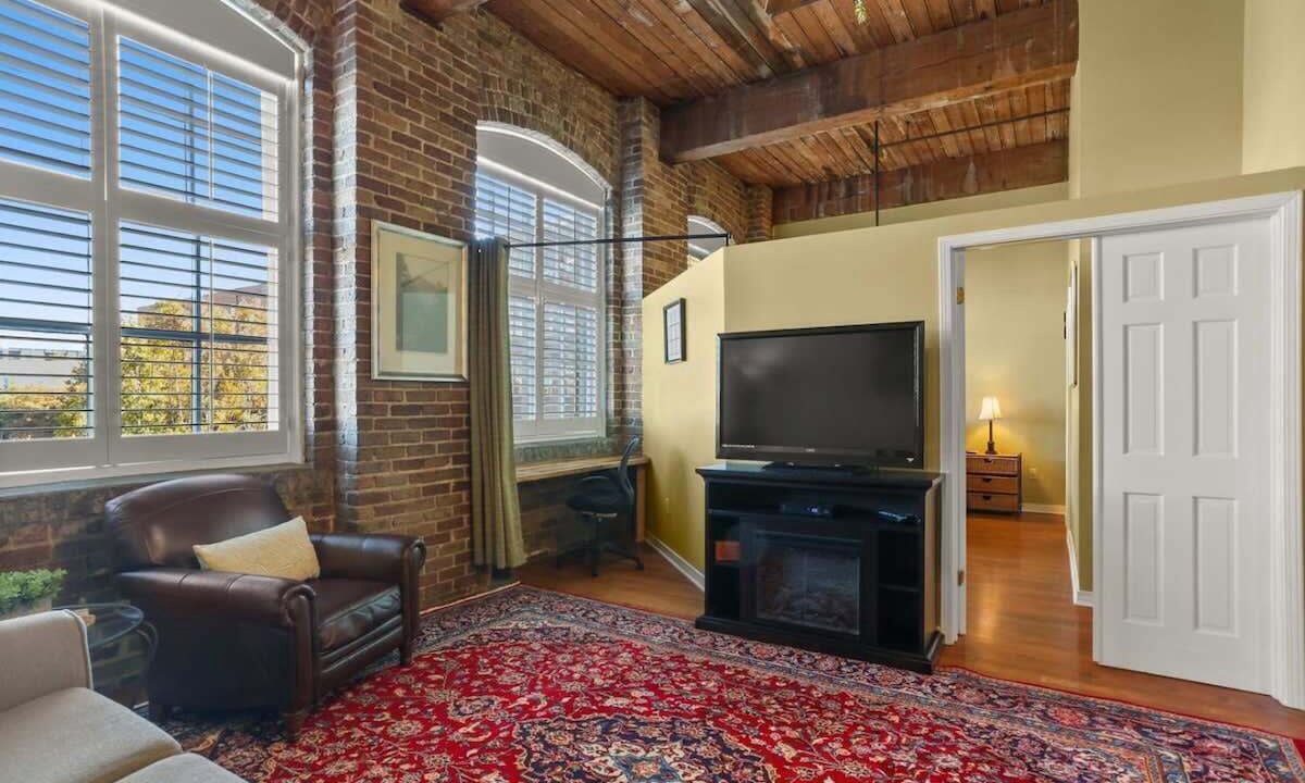 Photo of Livingroom in Arts/Warehouse District
