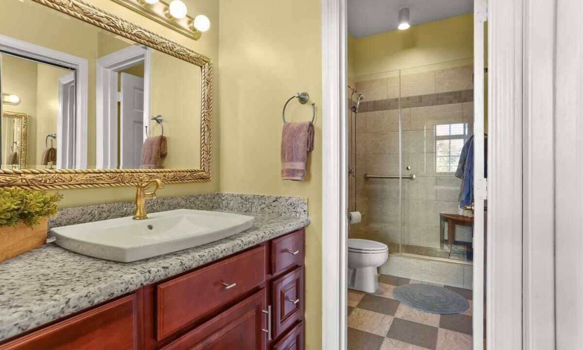 Photo of Bathroom in Arts/Warehouse District