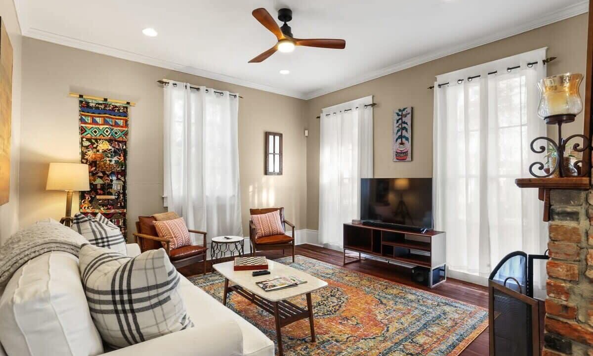 Photo of Livingroom in West Riverside
