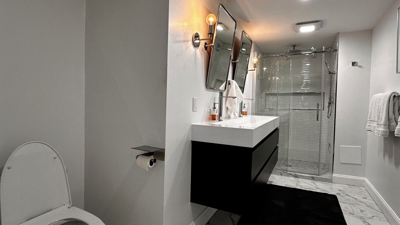 Photo of Bathroom in Saybrook Manor