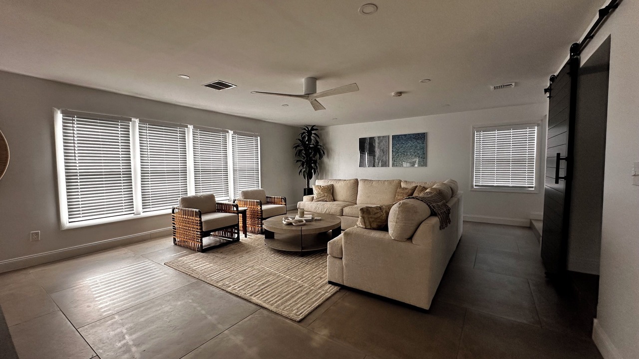 Photo of Livingroom in Saybrook Manor