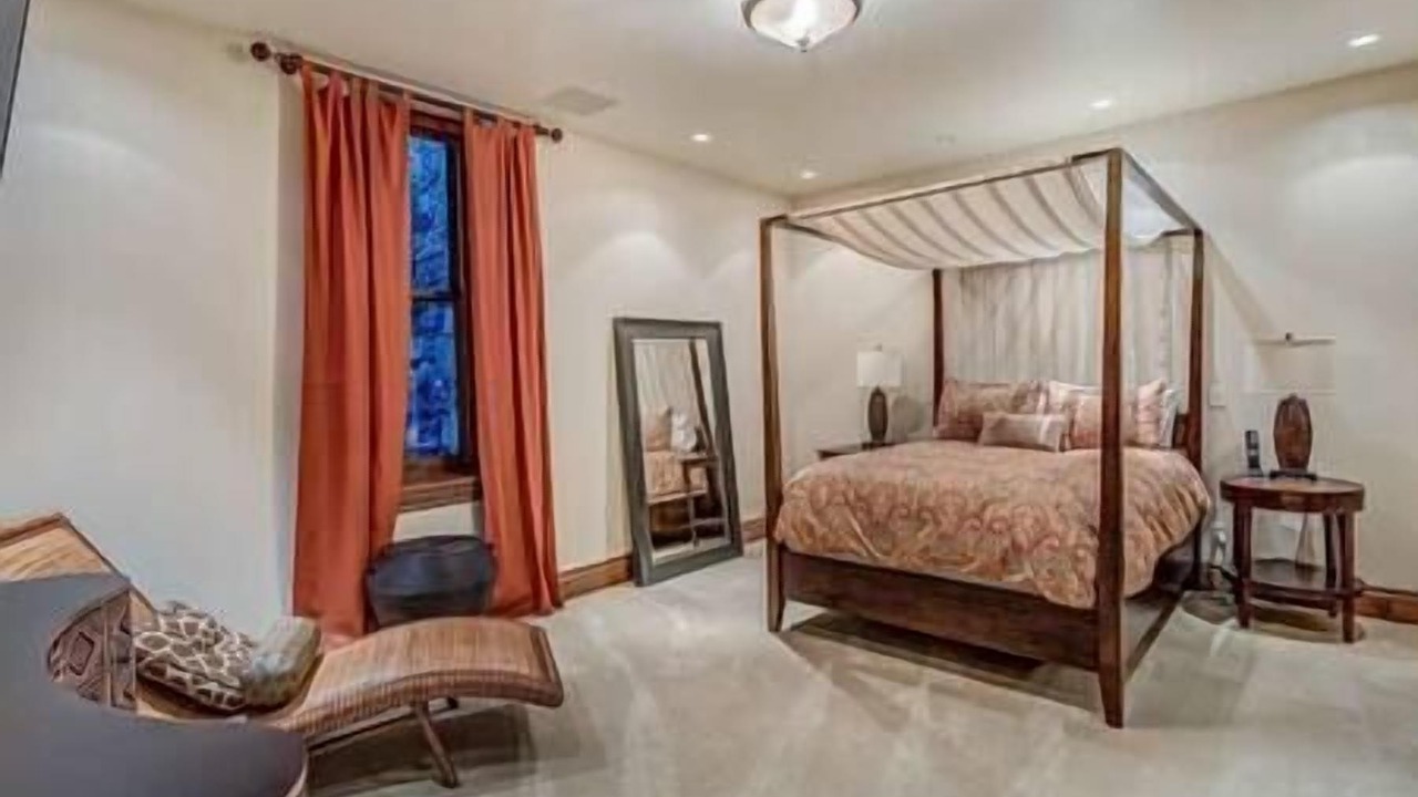 Photo of Bedroom in Downtown
