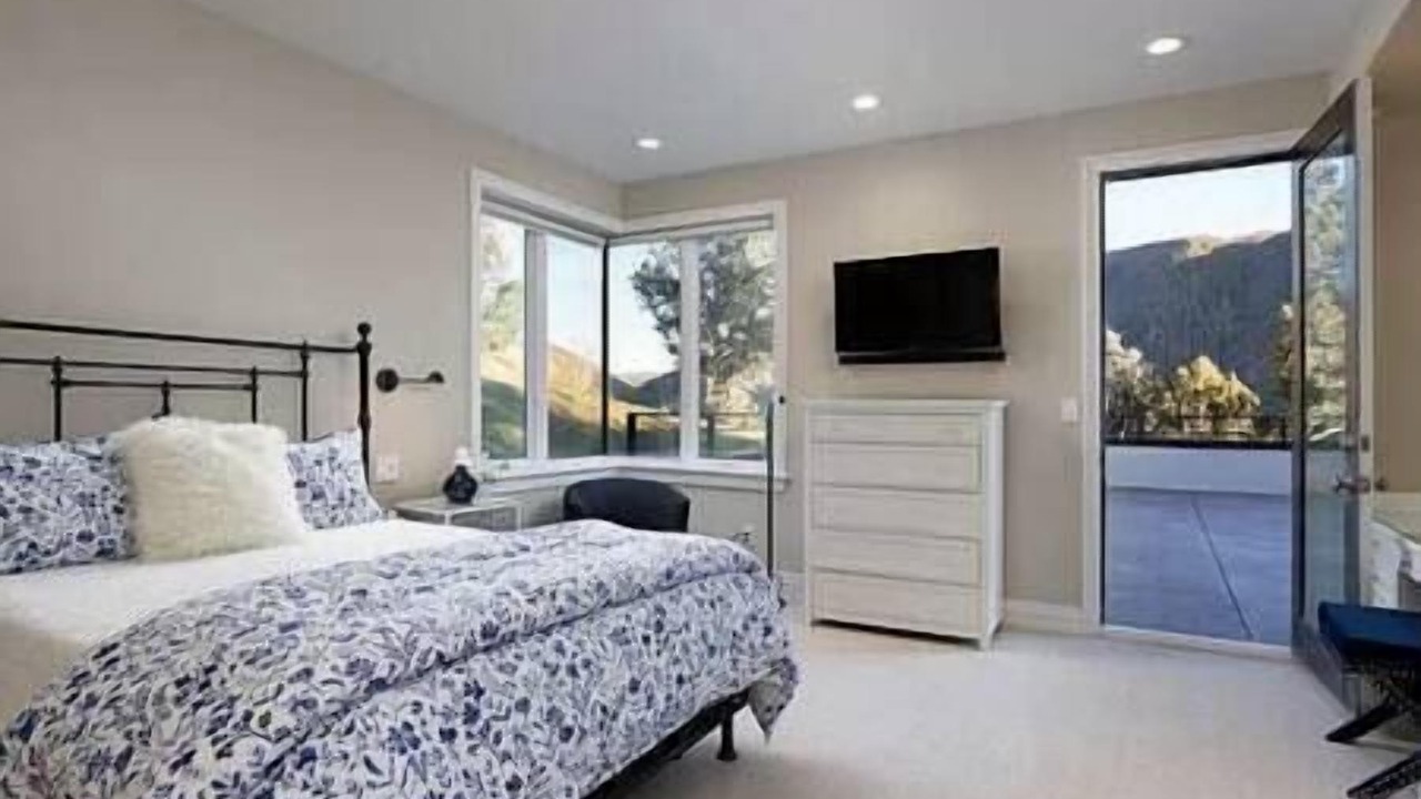 Photo of Bedroom in Basalt