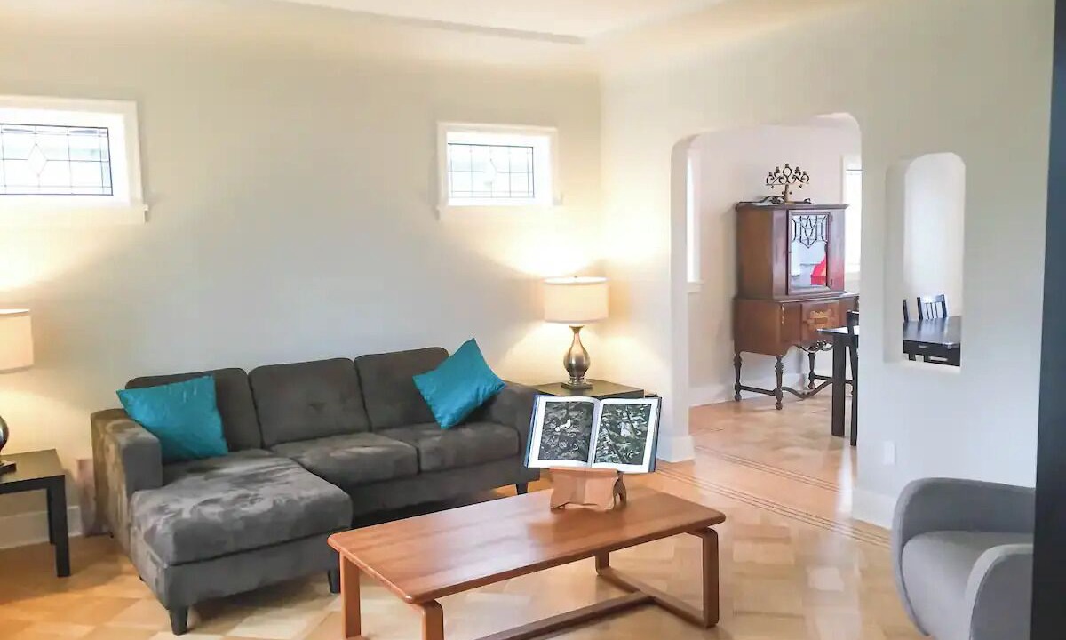Photo of Livingroom in Kensington-Cedar Cottage