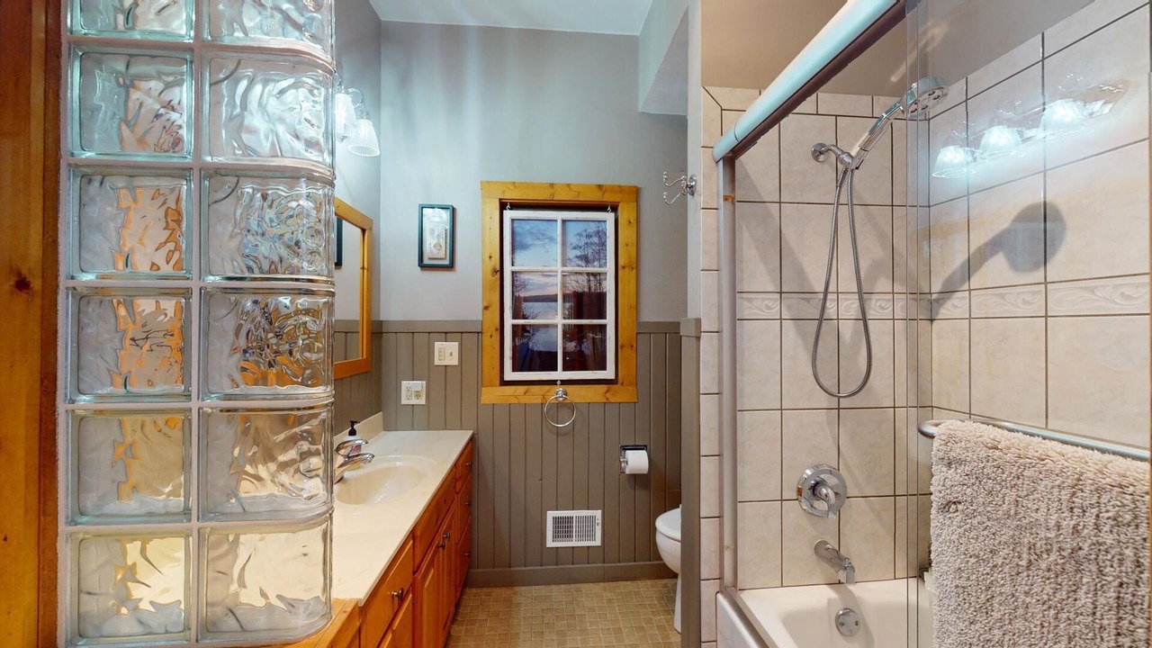 Photo of Bathroom in Rothschild