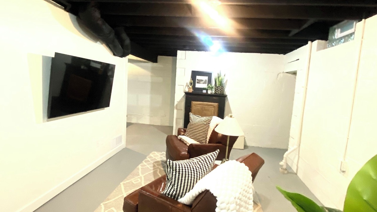 Photo of Bedroom in Westside Connection