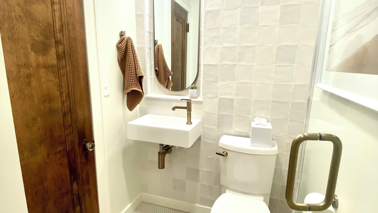 Photo of Bathroom in Westside Connection