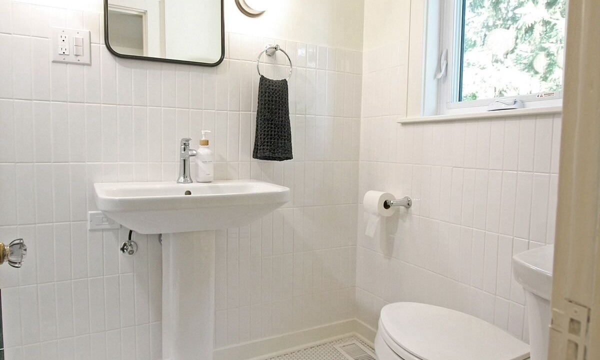 Photo of Bathroom in Westside Connection