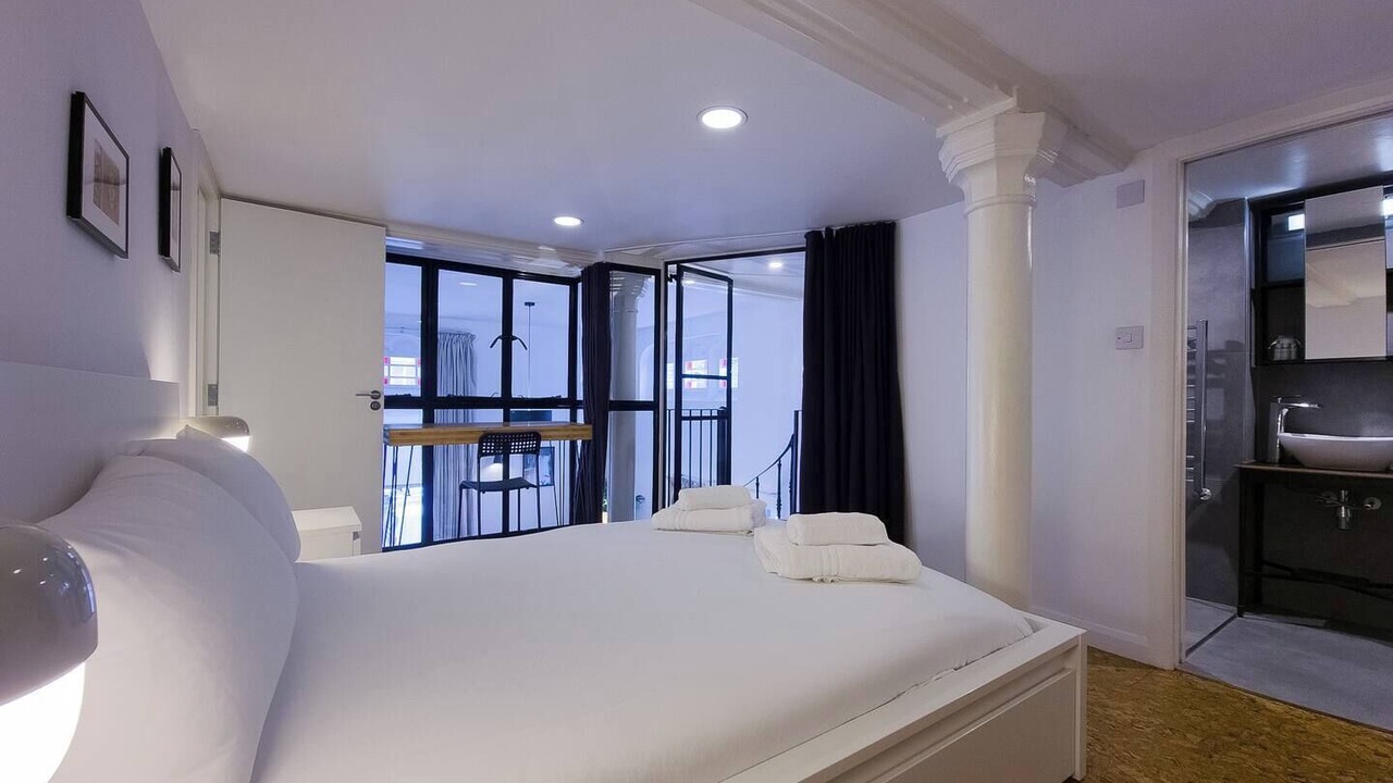 Photo of Bedroom in Poplar
