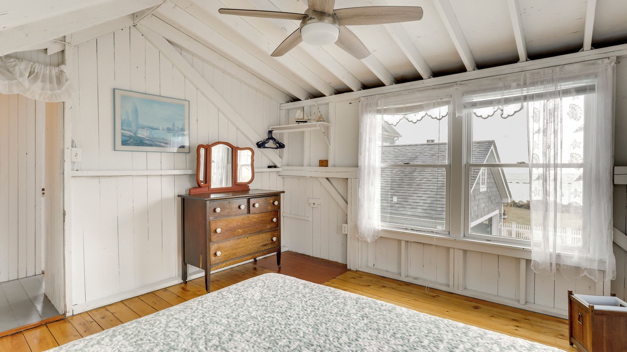 Photo of Bedroom in Westbrook Center