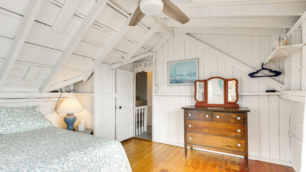 Photo of Bedroom in Westbrook Center