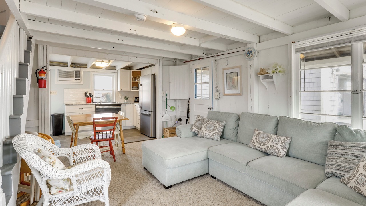 Photo of Livingroom in Westbrook Center