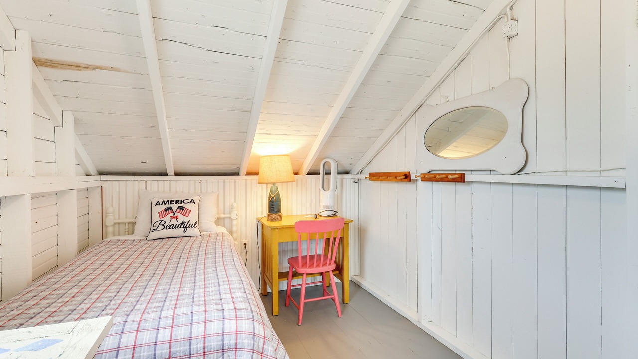 Photo of Bedroom in Westbrook Center