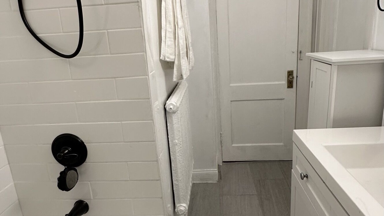 Photo of Bathroom in Buckingham Lake - Crestwood