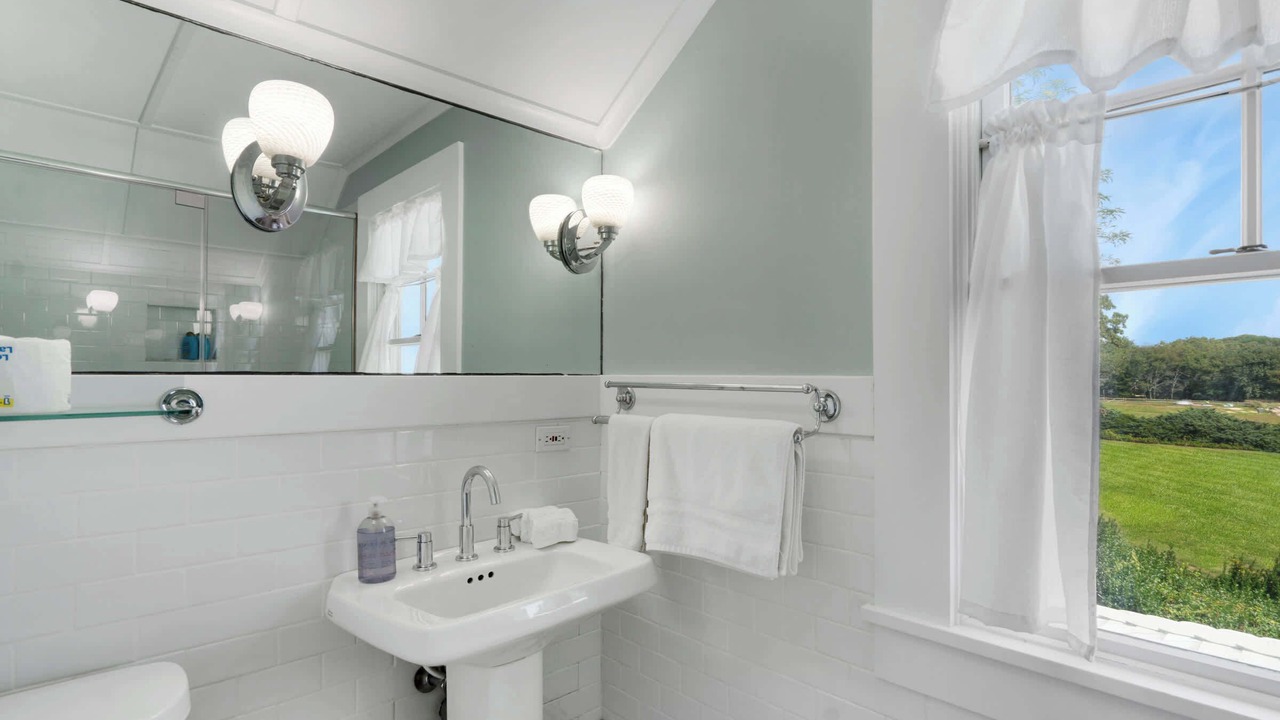 Photo of Bathroom in Laurel
