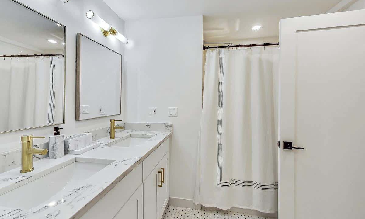 Photo of Bathroom in Park West