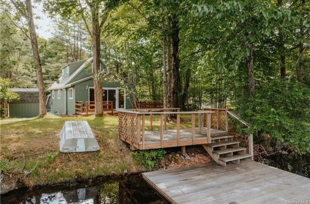 Photo of Patio Balcony in Swan Lake