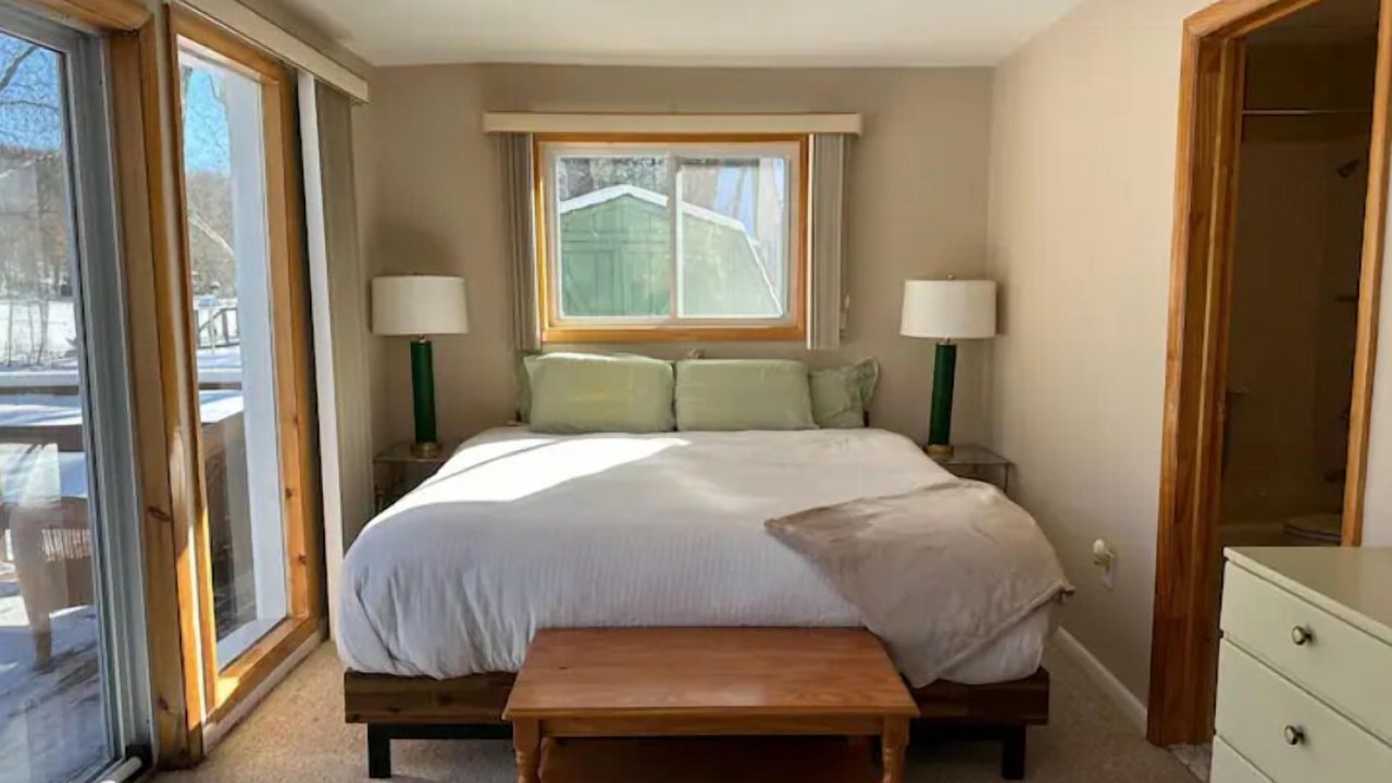 Photo of Bedroom in Swan Lake