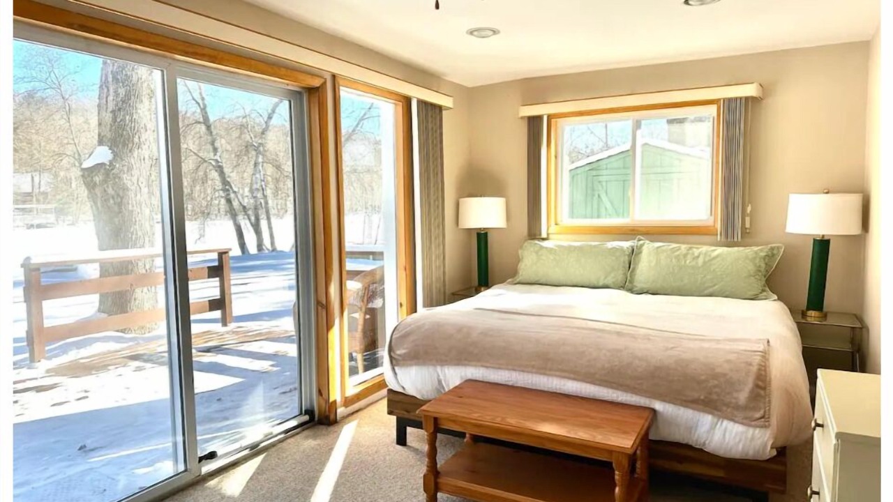 Photo of Bedroom in Swan Lake