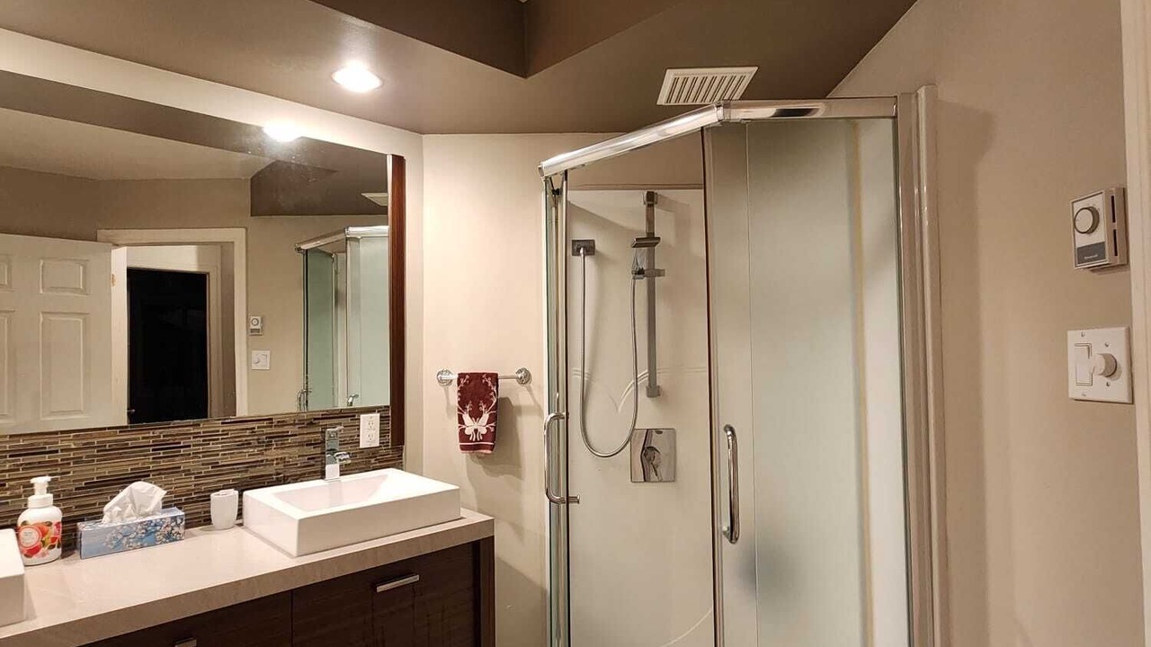 Photo of Bathroom in Saint-Hubert