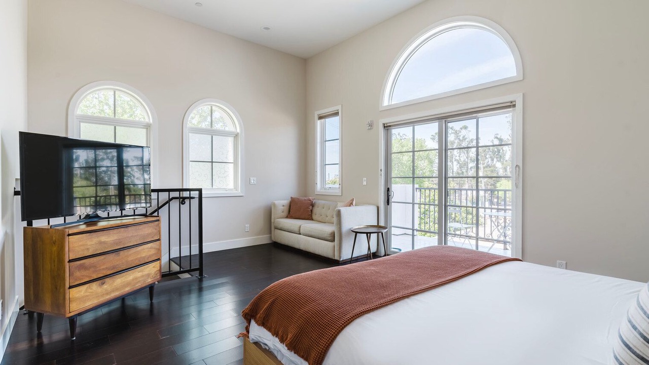 Photo of Bedroom in Downtown Burlingame