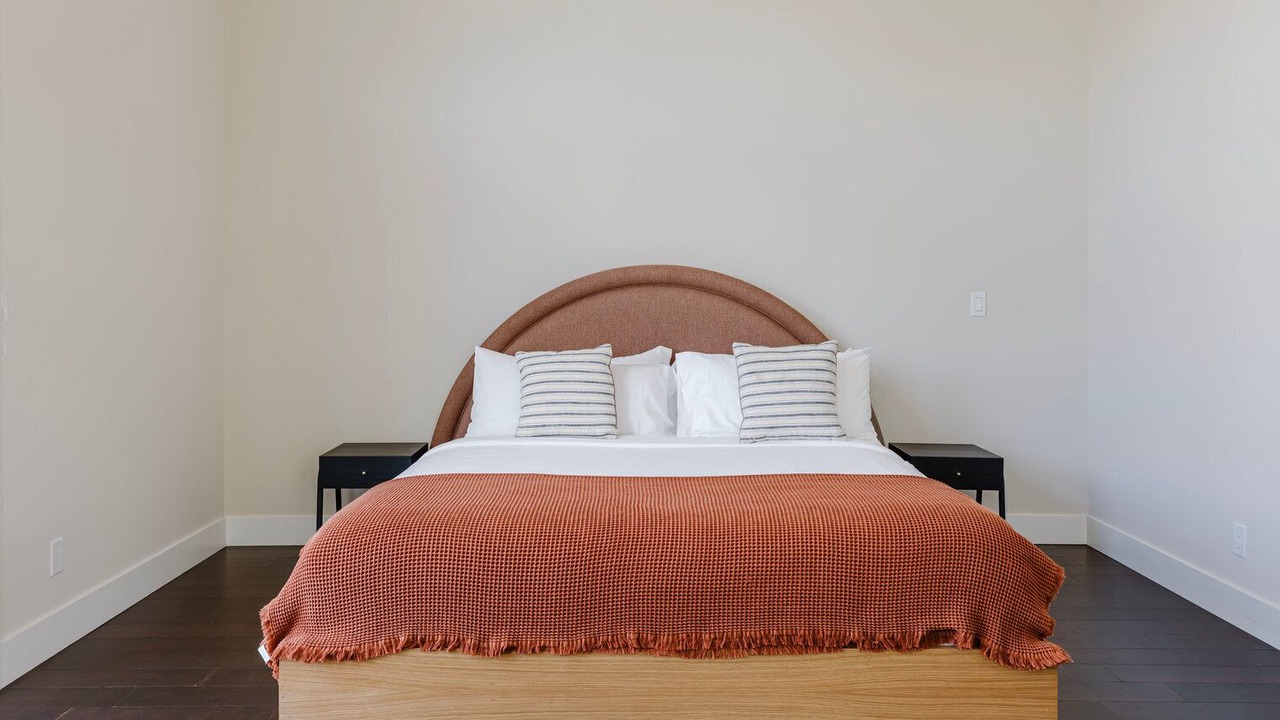Photo of Bedroom in Downtown Burlingame