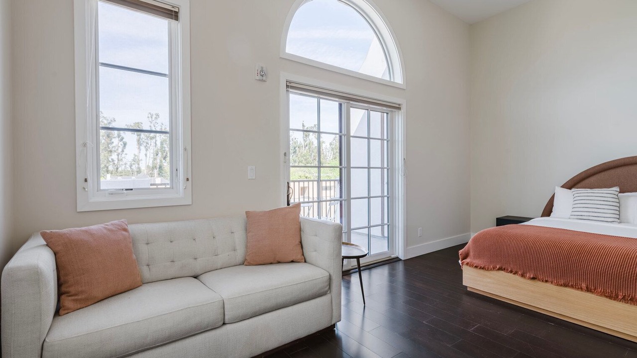 Photo of Bedroom in Downtown Burlingame