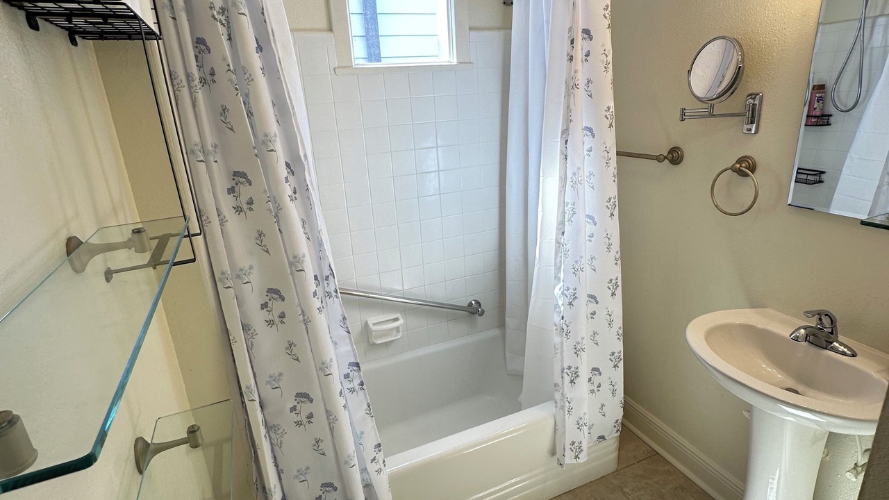 Photo of Bathroom in West Riverside