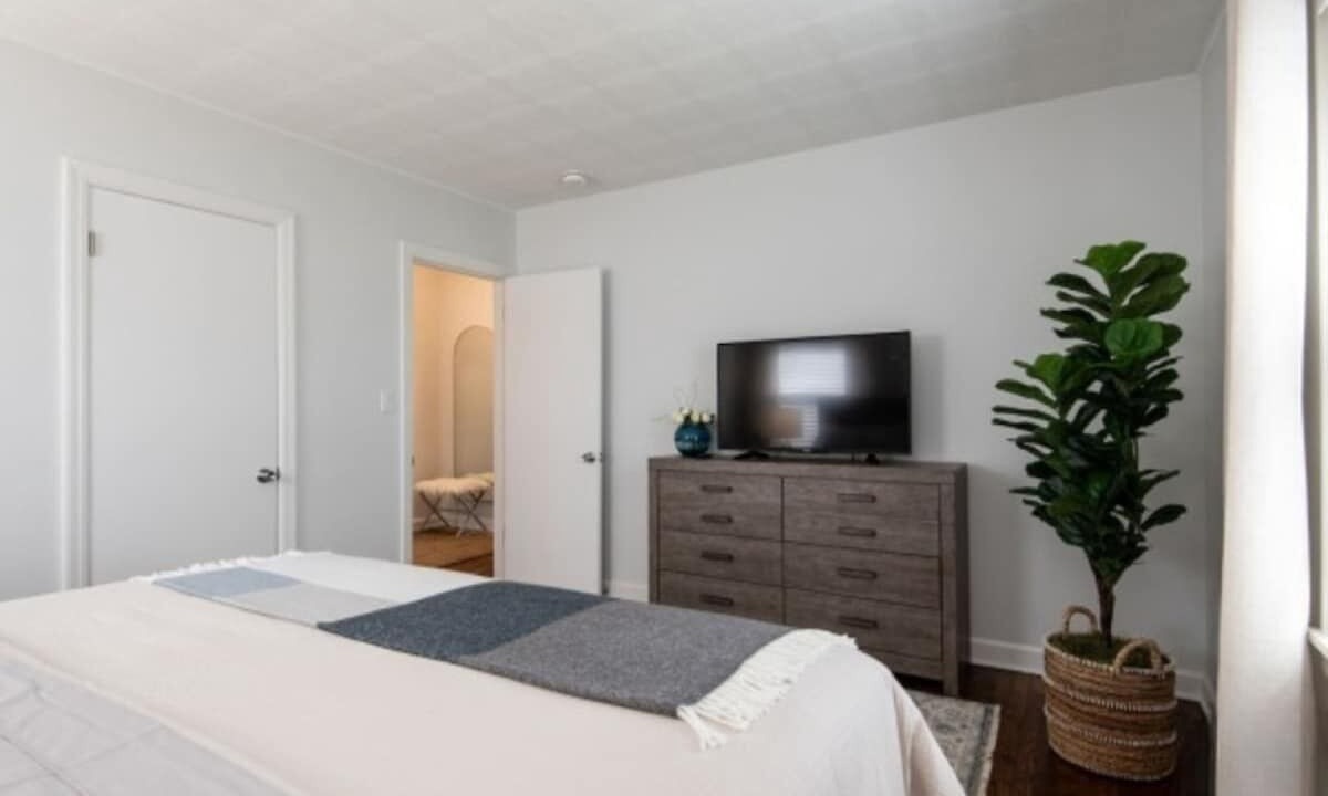 Photo of Bedroom in Des Plaines