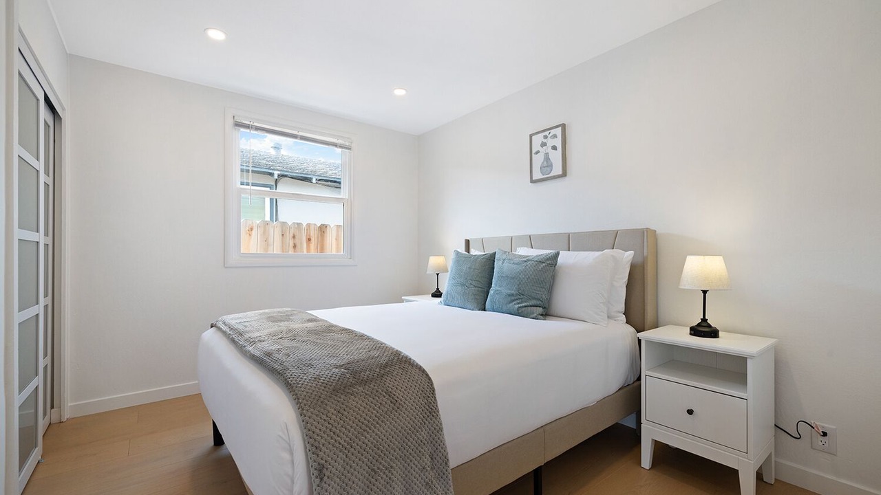 Photo of Bedroom in Linda Mar