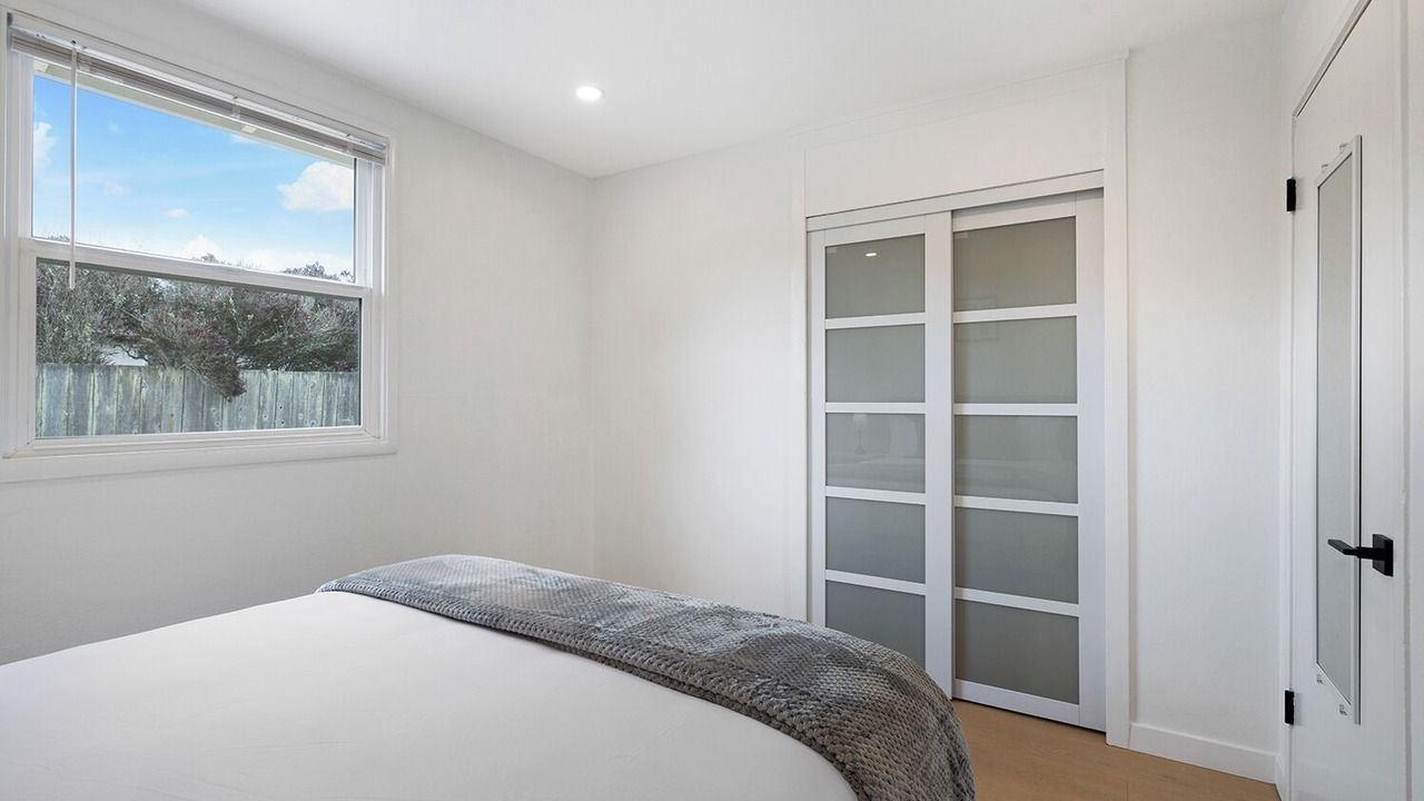 Photo of Bedroom in Linda Mar