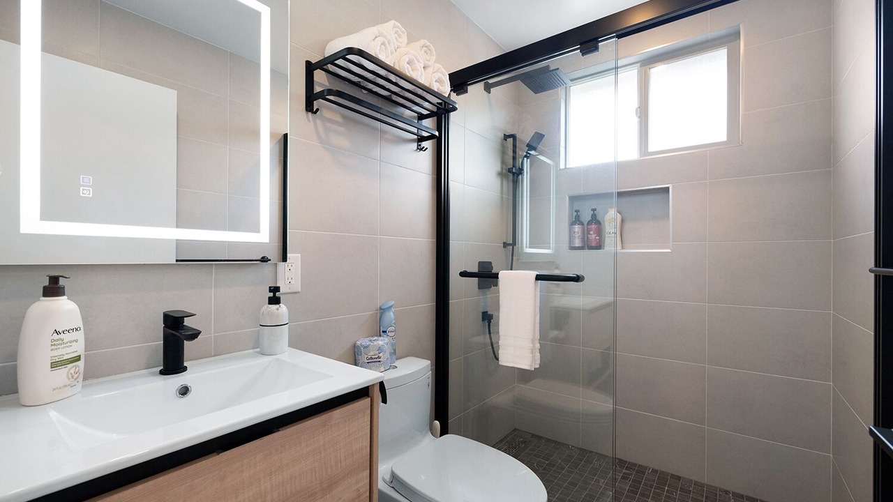Photo of Bathroom in Linda Mar