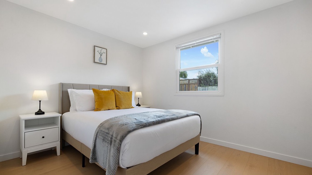 Photo of Bedroom in Linda Mar