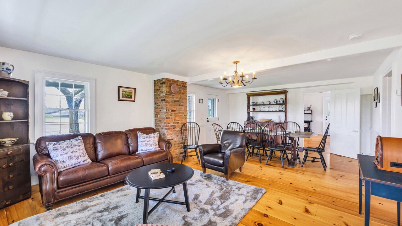 Photo of Livingroom in Northville