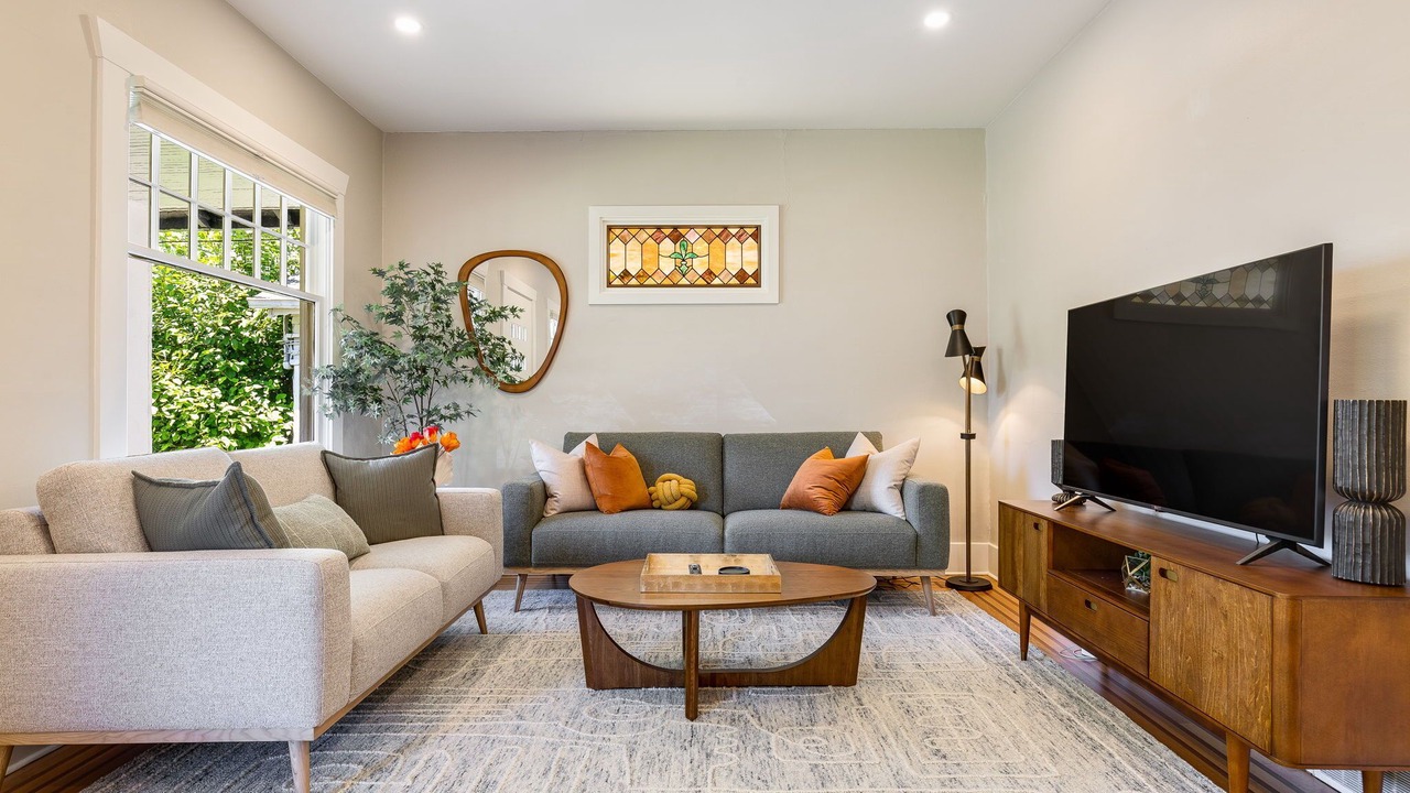 Photo of Livingroom in East Queen Anne