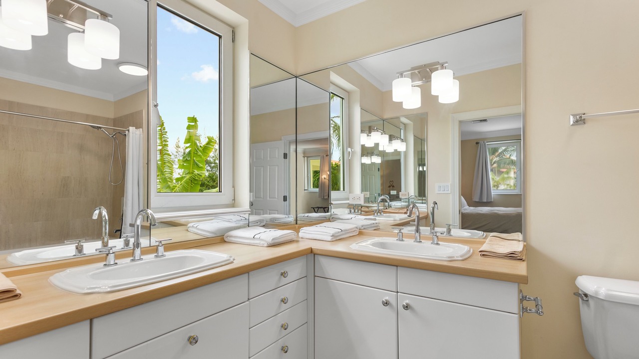 Photo of Bathroom in Paradise Island