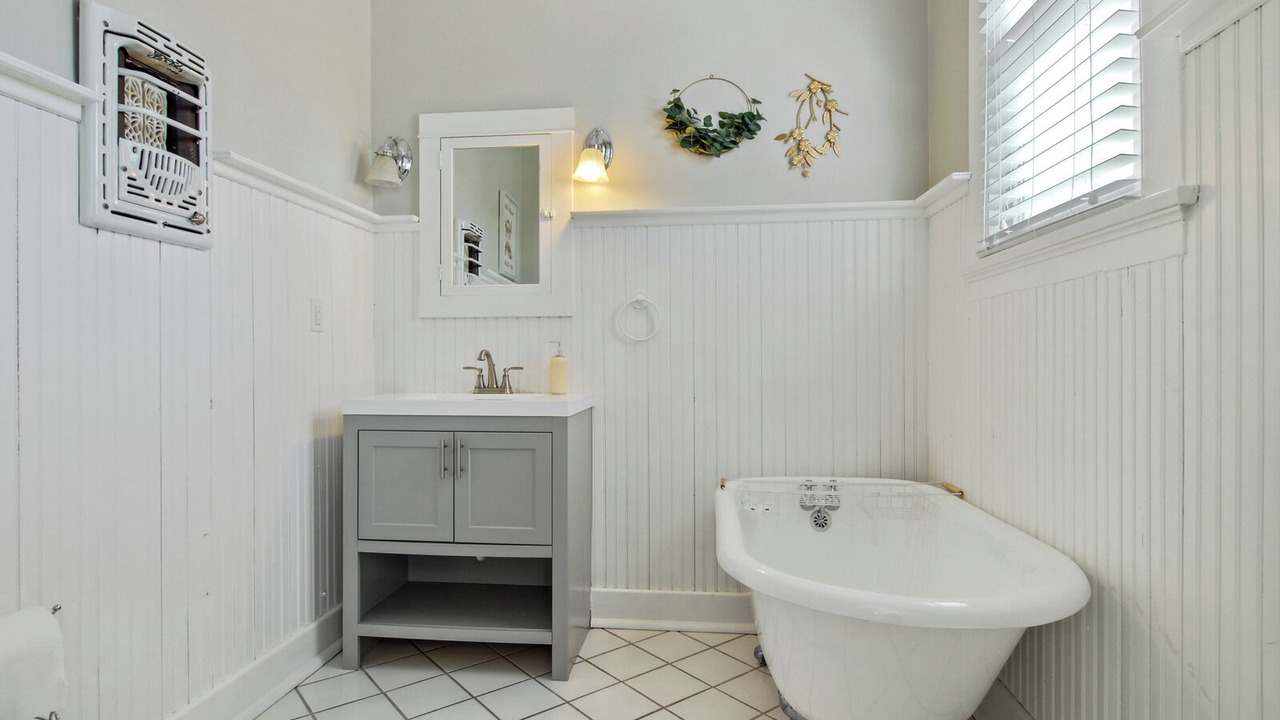 Photo of Bathroom in West Riverside