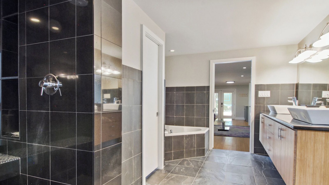 Photo of Bathroom in West Riverside