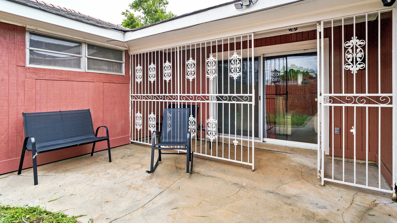 Photo of Patio Balcony in Plum Orchard