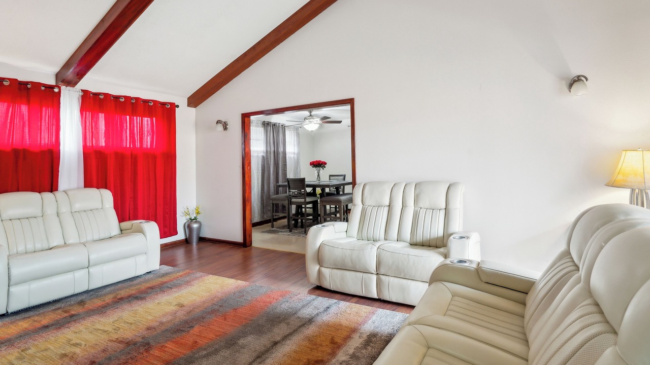Photo of Livingroom in Plum Orchard