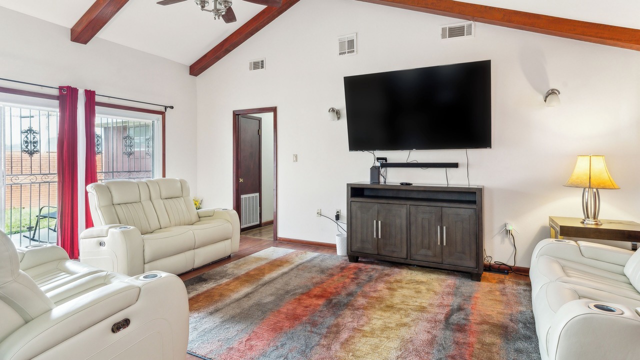 Photo of Livingroom in Plum Orchard