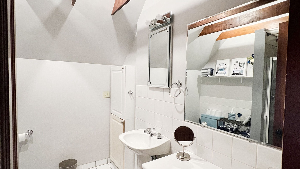 Photo of Bathroom in Wrigleyville